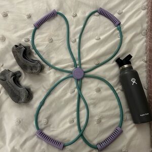 Pilates Workout Bundle: Pilates Reformer Band + Pilates Socks + Hydroflask